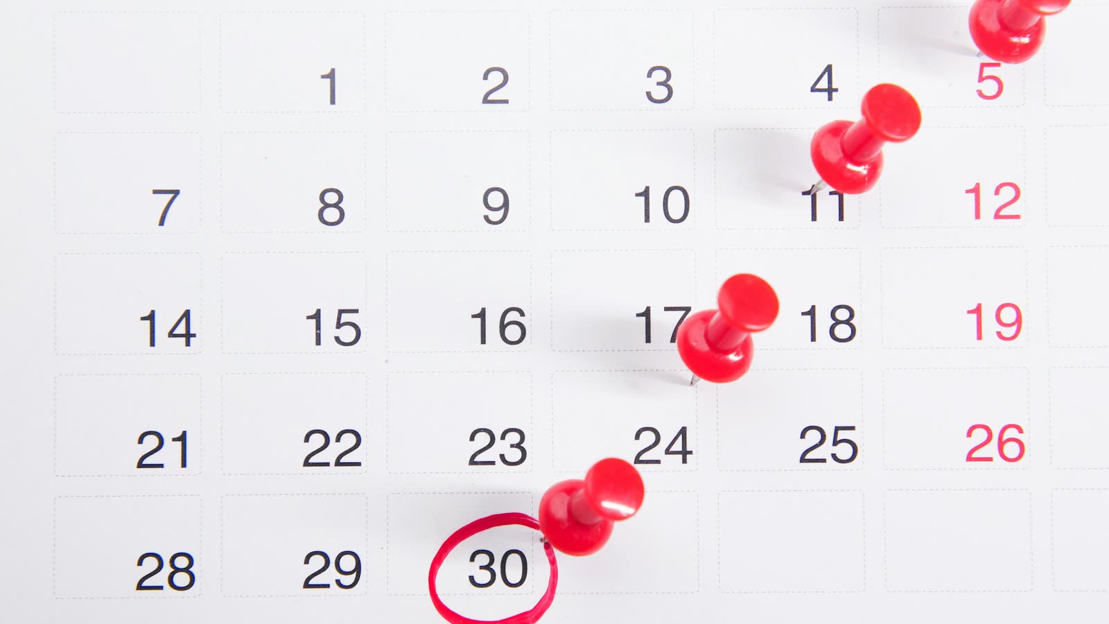 Calendrier avec une date d’échéance entourée en rouge